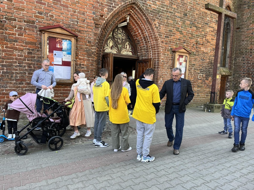 Kwestowali na rzecz elbląskiego hospicjum zdjęcie nr 283350