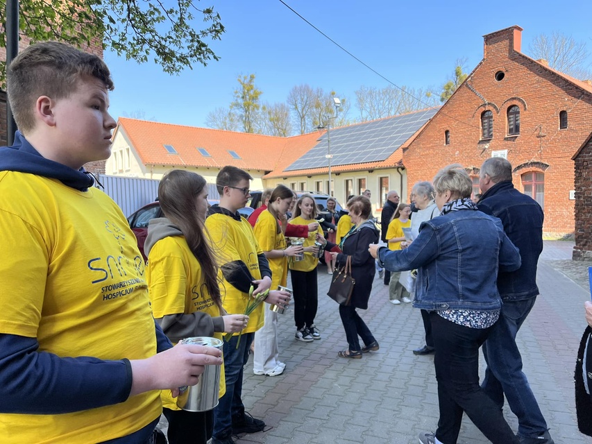 Kwestowali na rzecz elbląskiego hospicjum zdjęcie nr 283339