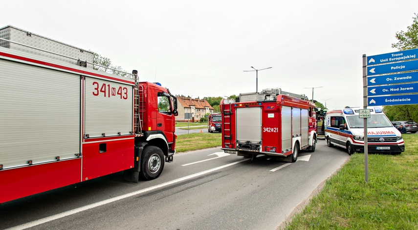 Zderzenie miejskiego autobusu z osobówką zdjęcie nr 285053