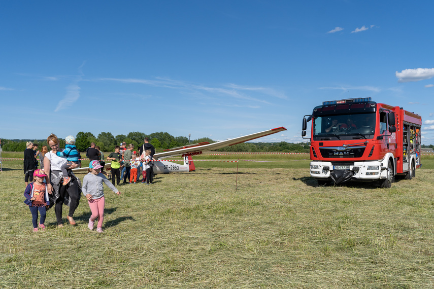 Rodzinnie na lotnisku zdjęcie nr 286013