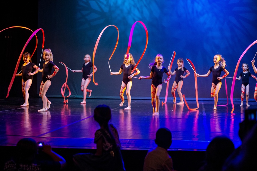 Pokazali w tańcu, co potrafią zdjęcie nr 287883