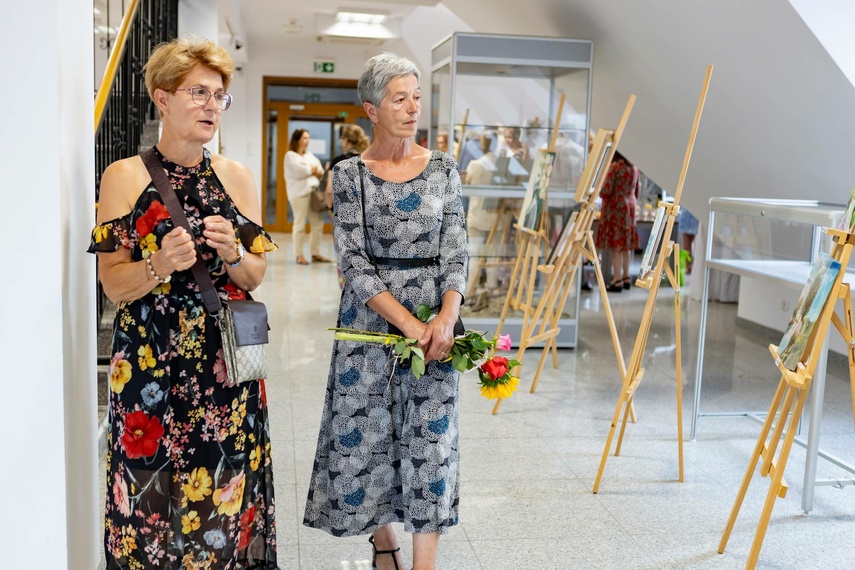 Wernisaż poplenerowy kobiecej grupy malarskiej  zdjęcie nr 287903