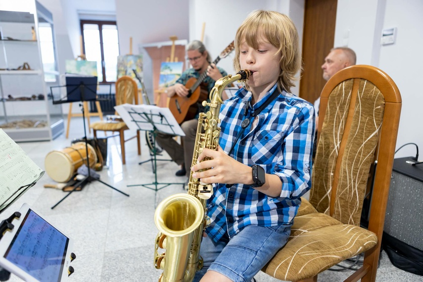 Wernisaż poplenerowy kobiecej grupy malarskiej  zdjęcie nr 287906