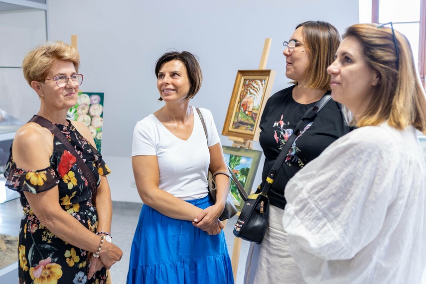 Wernisaż poplenerowy kobiecej grupy malarskiej  zdjęcie nr 287919