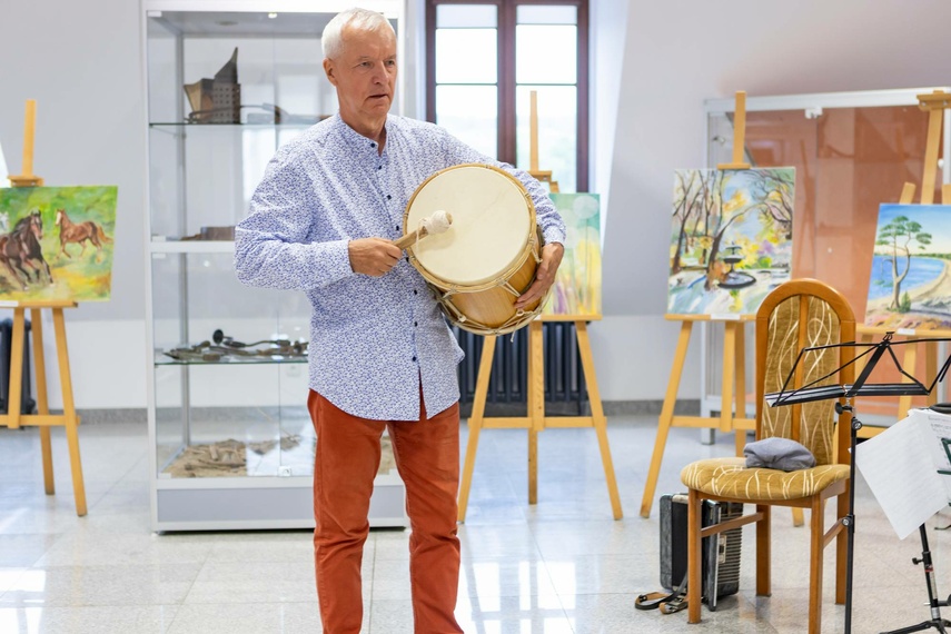 Wernisaż poplenerowy kobiecej grupy malarskiej  zdjęcie nr 287935