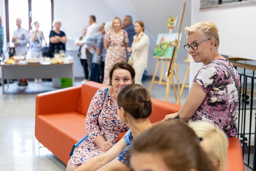 Wernisaż poplenerowy kobiecej grupy malarskiej  zdjęcie nr 287918