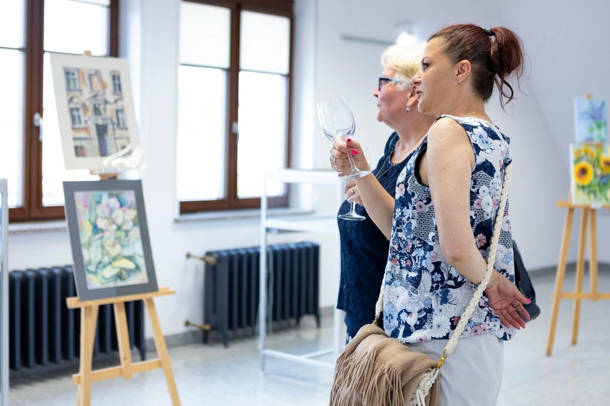 Wernisaż poplenerowy kobiecej grupy malarskiej  zdjęcie nr 287911