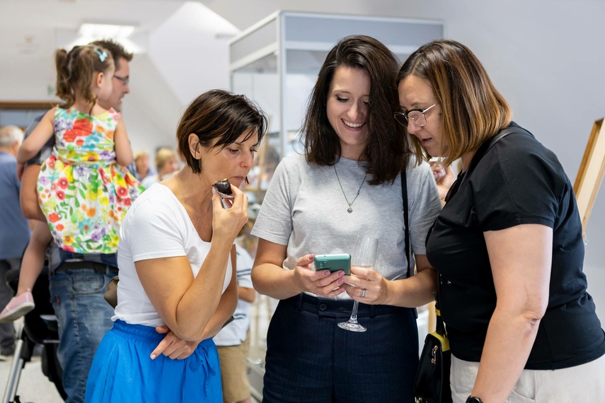 Wernisaż poplenerowy kobiecej grupy malarskiej  zdjęcie nr 287910