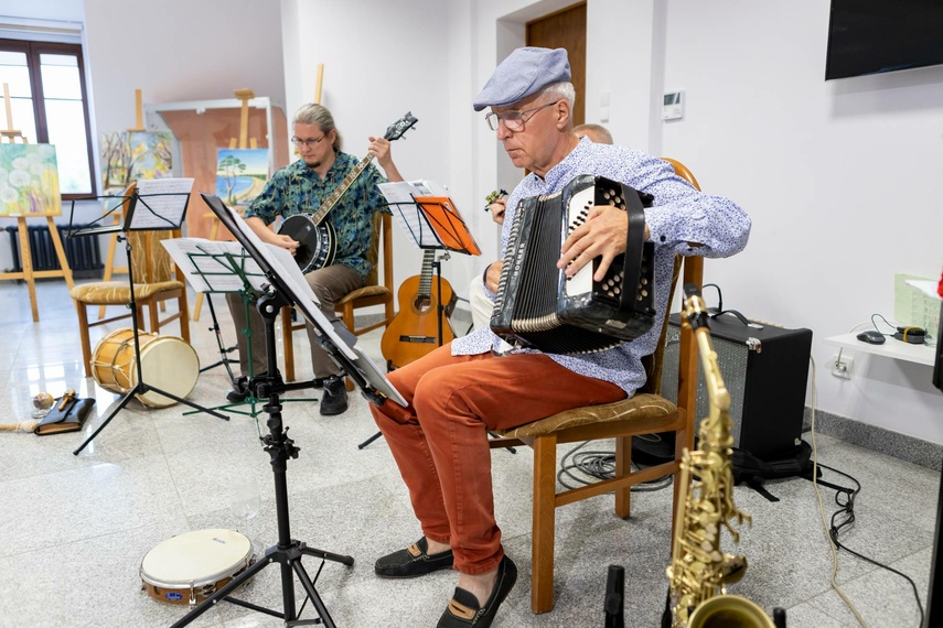 Wernisaż poplenerowy kobiecej grupy malarskiej  zdjęcie nr 287928