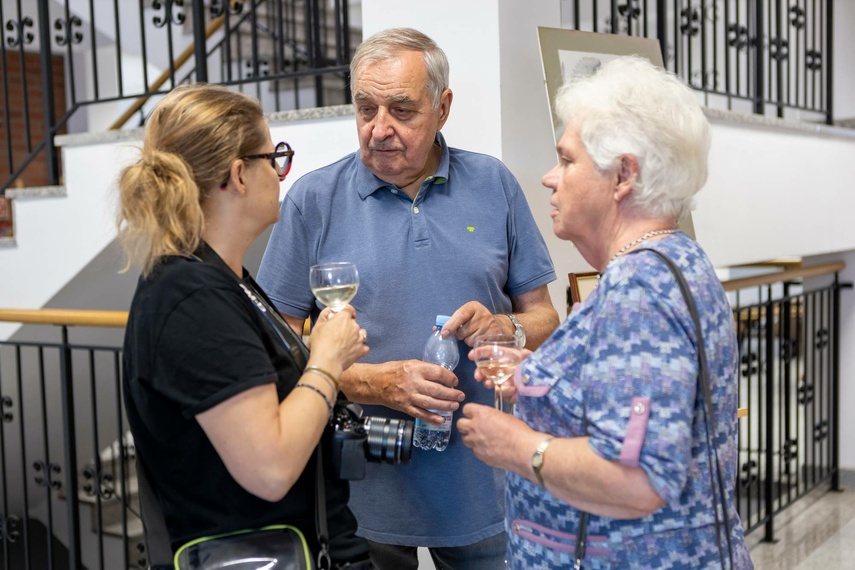 Wernisaż poplenerowy kobiecej grupy malarskiej  zdjęcie nr 287905