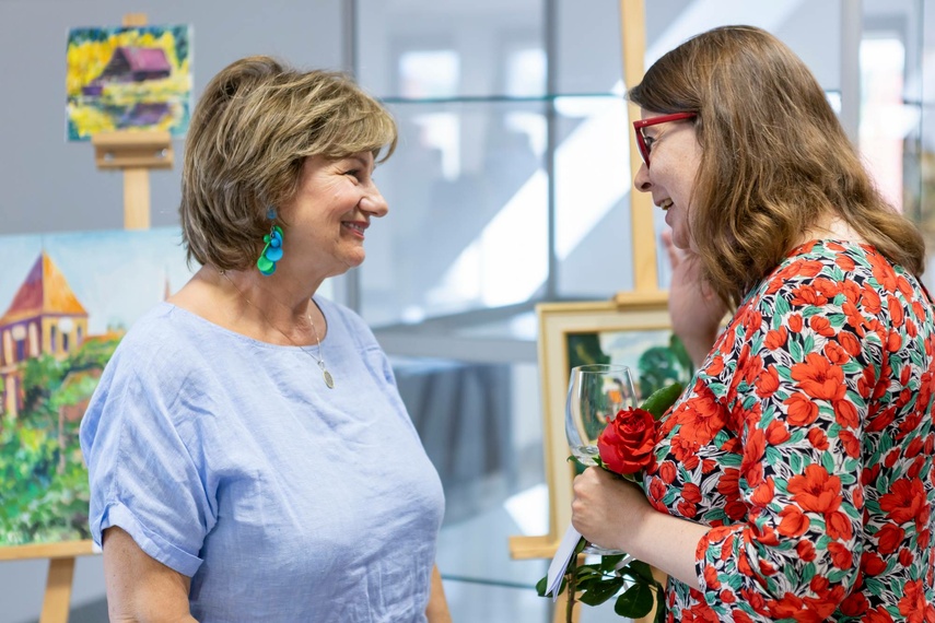 Wernisaż poplenerowy kobiecej grupy malarskiej  zdjęcie nr 287922