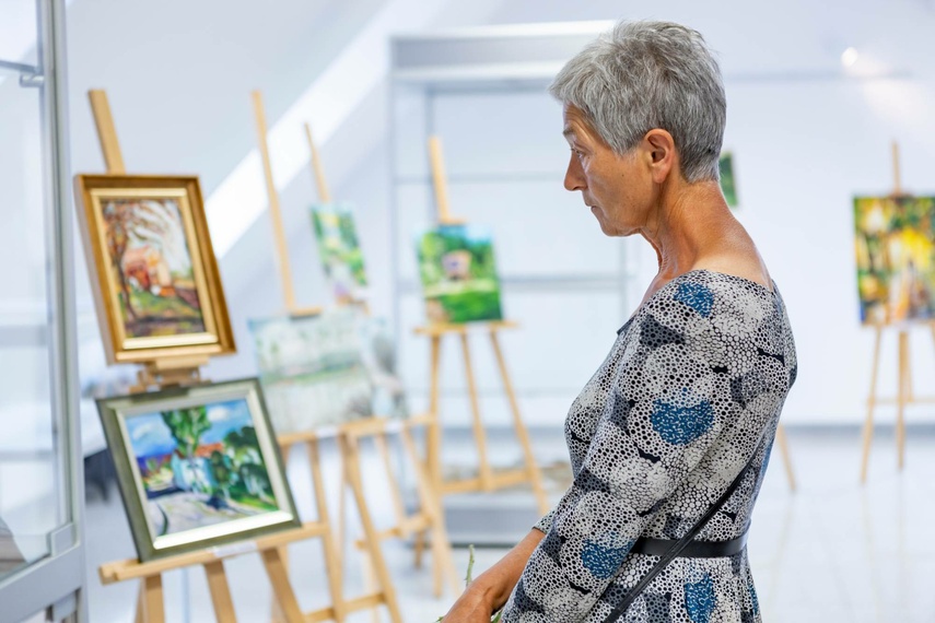 Wernisaż poplenerowy kobiecej grupy malarskiej  zdjęcie nr 287902