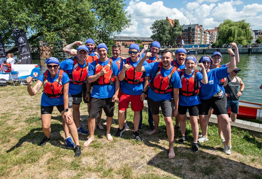 Smocza rywalizacja z kąpielą w rzece zdjęcie nr 288339