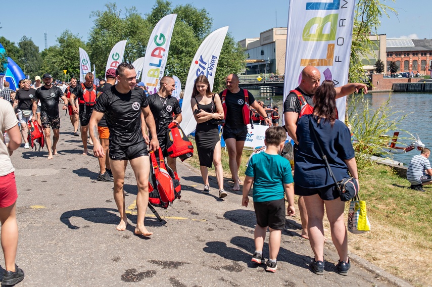 Smocza rywalizacja z kąpielą w rzece zdjęcie nr 288324