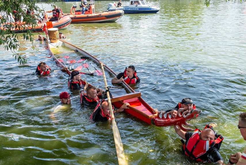 Smocza rywalizacja z kąpielą w rzece zdjęcie nr 288323