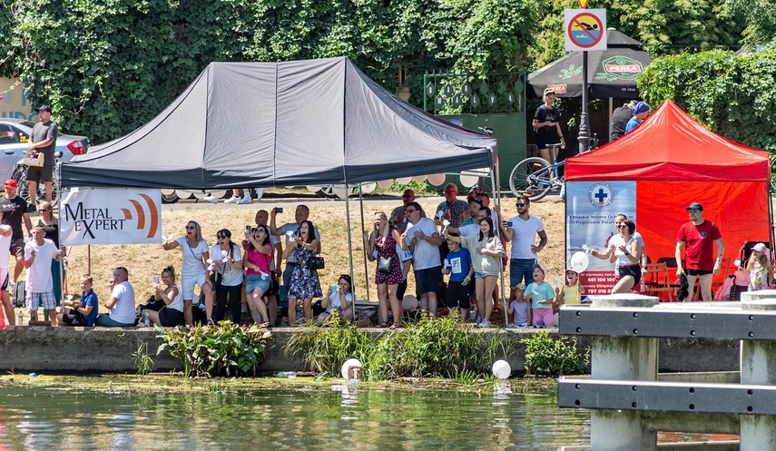 Smocza rywalizacja z kąpielą w rzece zdjęcie nr 288353