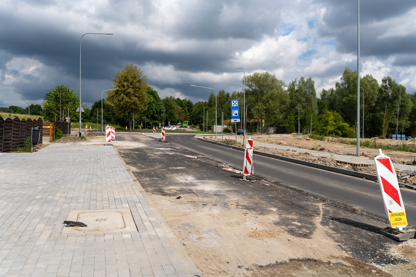 Ulica gotowa, trwają prace na rondzie zdjęcie nr 289197