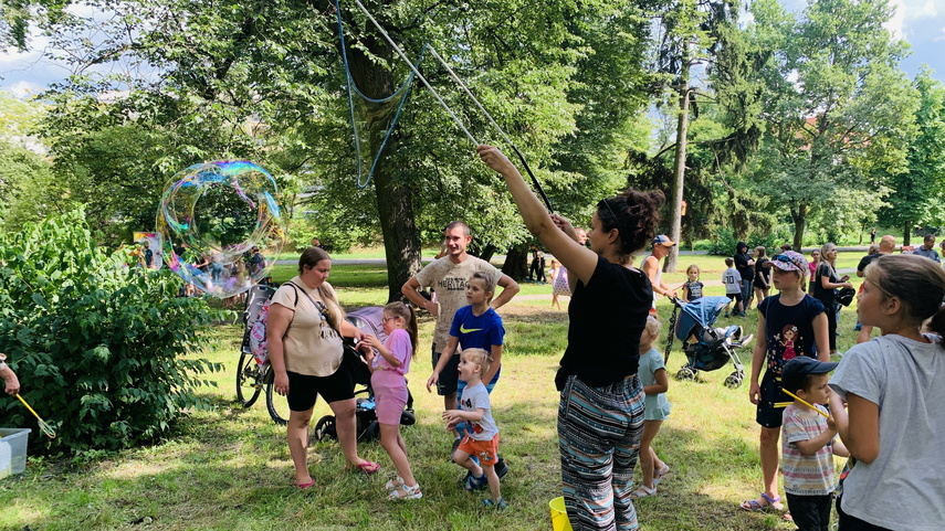 Rodzinnie w parku Traugutta zdjęcie nr 290243