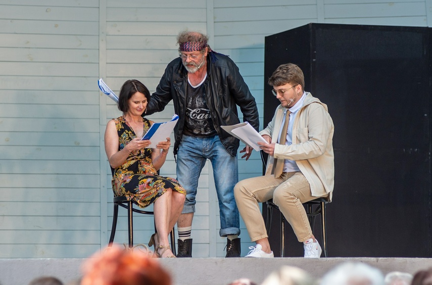 Z aniołami przy leśnym stoliku zdjęcie nr 290265