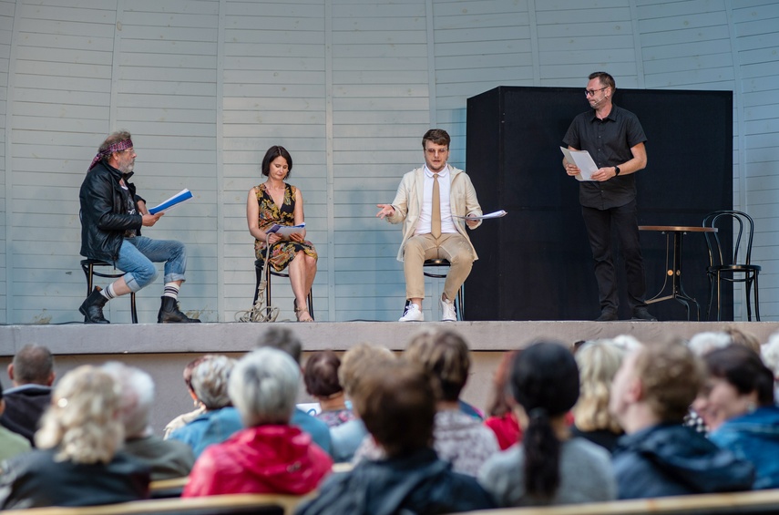 Z aniołami przy leśnym stoliku zdjęcie nr 290262