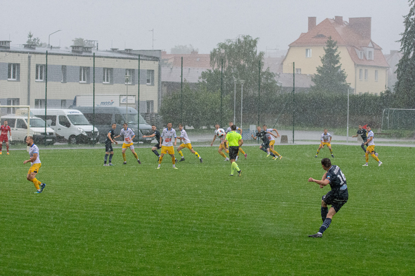 Mokra inauguracja IV ligi zdjęcie nr 290504