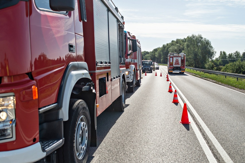Suzuki wjechał w dom zdjęcie nr 290754