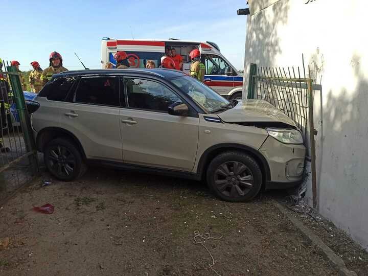 Suzuki wjechał w dom zdjęcie nr 290759