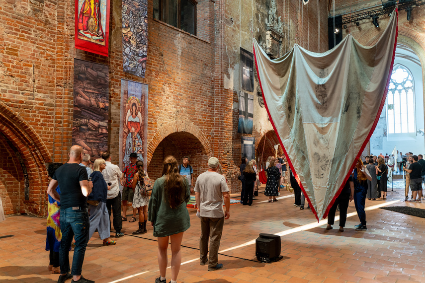 Międzynarodowo w galerii zdjęcie nr 292325