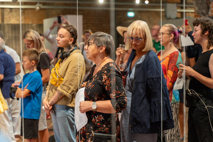 Międzynarodowo w galerii zdjęcie nr 292329