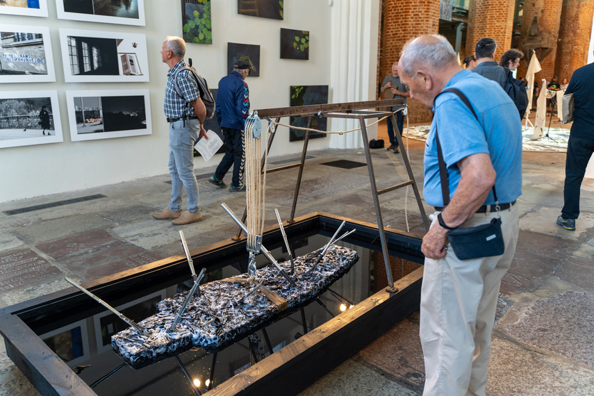 Międzynarodowo w galerii zdjęcie nr 292312