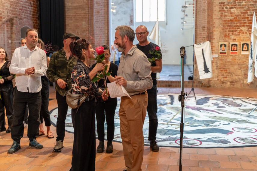 Międzynarodowo w galerii zdjęcie nr 292337