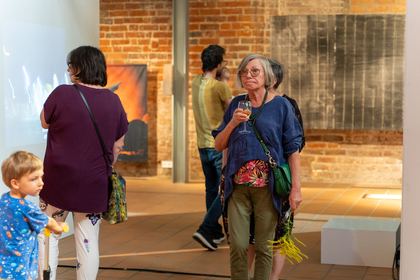 Międzynarodowo w galerii zdjęcie nr 292326