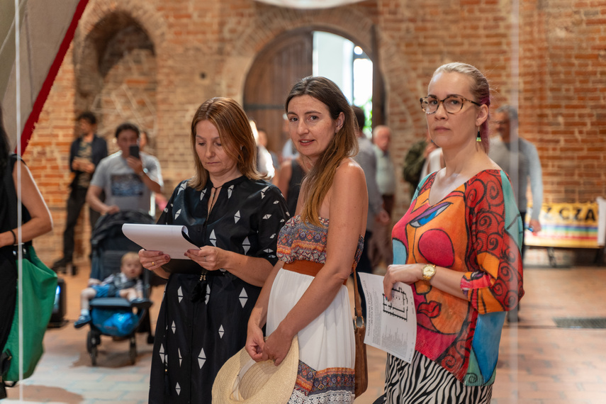 Międzynarodowo w galerii zdjęcie nr 292319