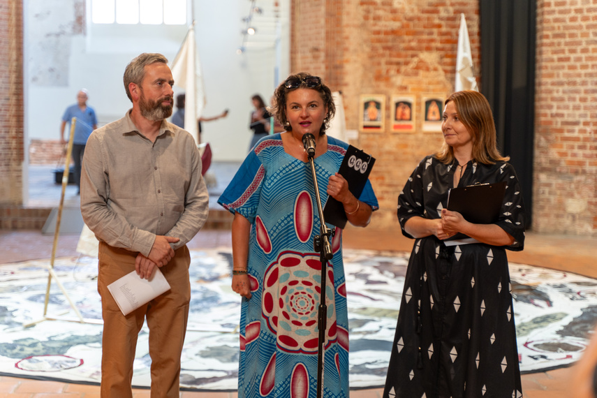 Międzynarodowo w galerii zdjęcie nr 292327