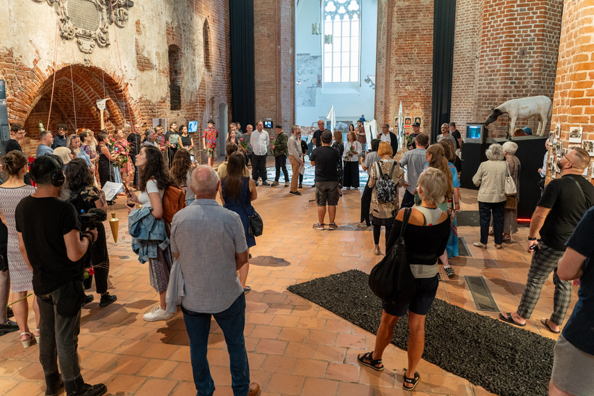 Międzynarodowo w galerii zdjęcie nr 292340