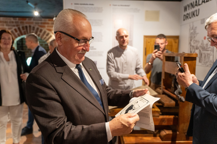 Elkamera przybliża historię Elbląga i miejskiego księgozbioru zdjęcie nr 292577