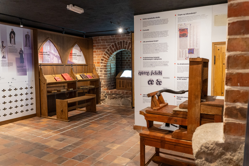 Elkamera przybliża historię Elbląga i miejskiego księgozbioru zdjęcie nr 292613