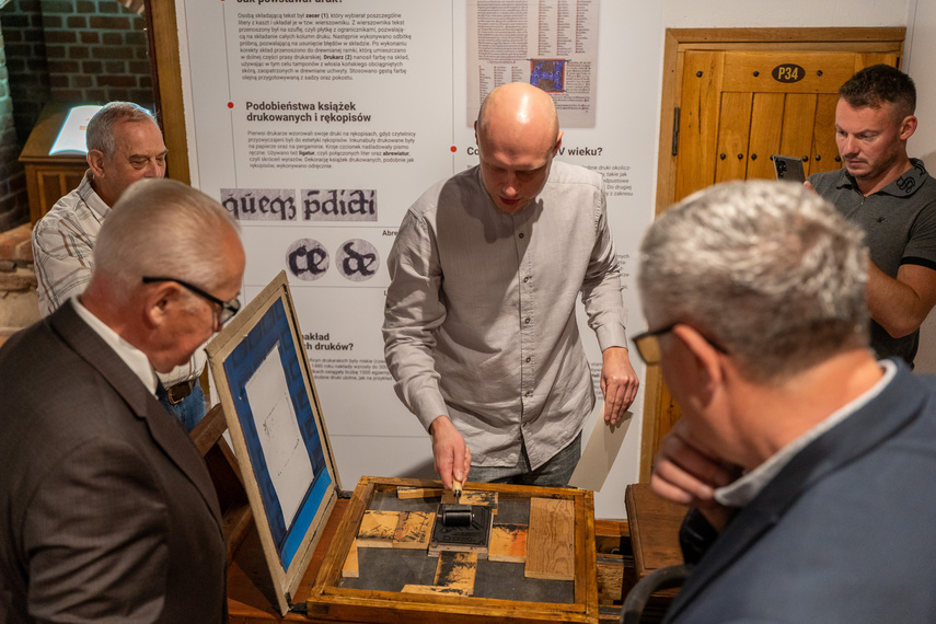 Elkamera przybliża historię Elbląga i miejskiego księgozbioru zdjęcie nr 292576