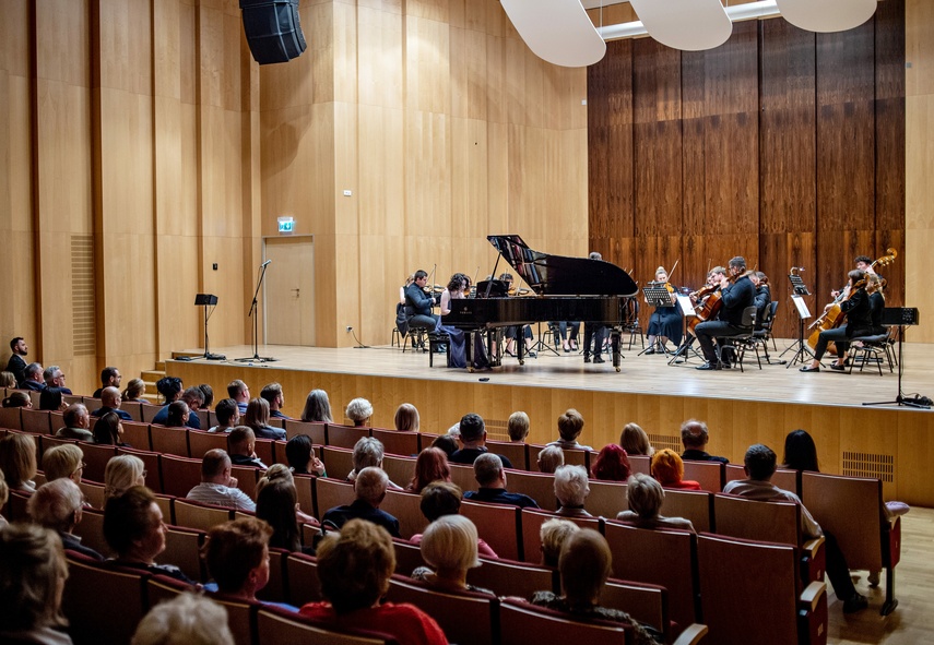 Muzycznym krokiem na zachód zdjęcie nr 294280