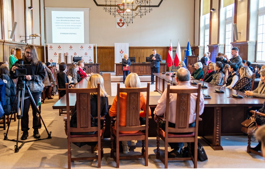 Elbląg Kasa i klasa. Uczniowie dostali jednorazowe stypendia