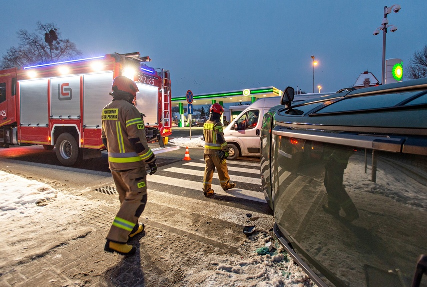 Kolizja na skrzyżowaniu Pionierskiej z Dąbka zdjęcie nr 297768