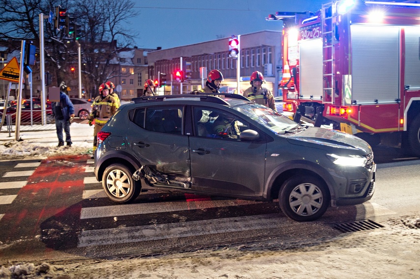 Kolizja na skrzyżowaniu Pionierskiej z Dąbka zdjęcie nr 297771