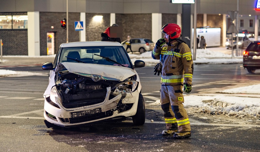 Kolizja na skrzyżowaniu Pionierskiej z Dąbka zdjęcie nr 297772