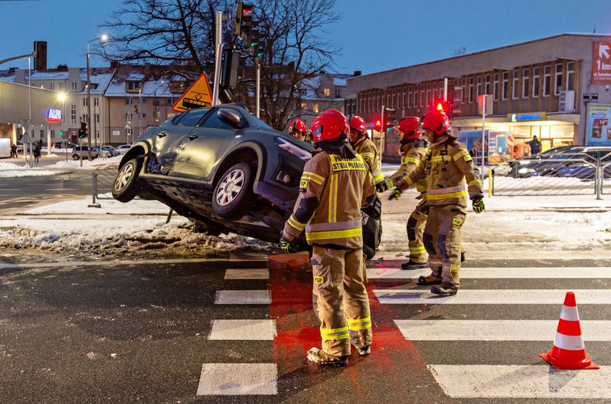 Kolizja na skrzyżowaniu Pionierskiej z Dąbka zdjęcie nr 297769