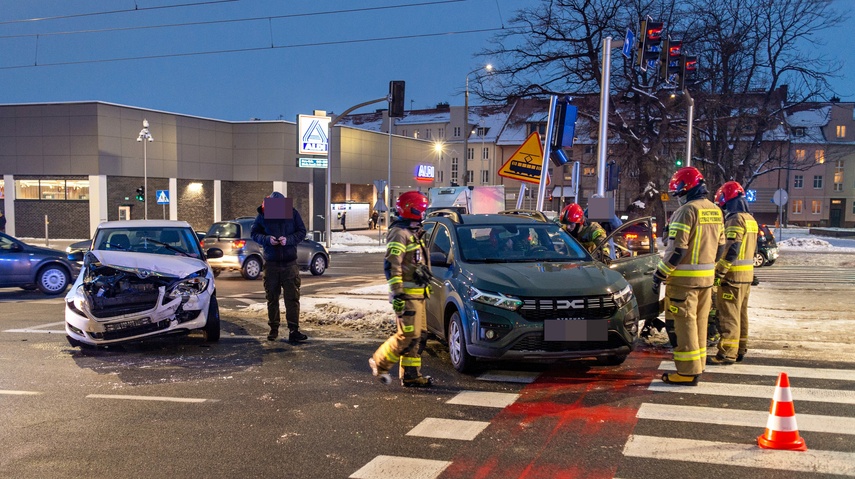 Kolizja na skrzyżowaniu Pionierskiej z Dąbka zdjęcie nr 297770