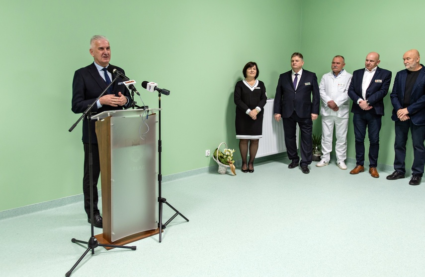 Pięć sal i pięćdziesiąt trzy miliony zdjęcie nr 298431