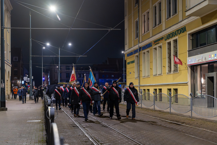 "Strzelano do swojego społeczeństwa". Solidarnościowe obchody Grudnia 1970 zdjęcie nr 298476