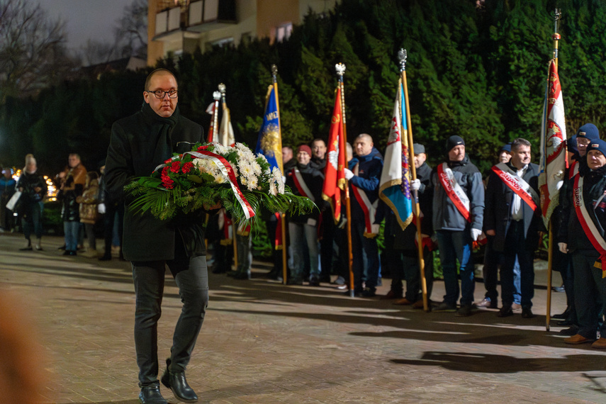 "Strzelano do swojego społeczeństwa". Solidarnościowe obchody Grudnia 1970 zdjęcie nr 298510