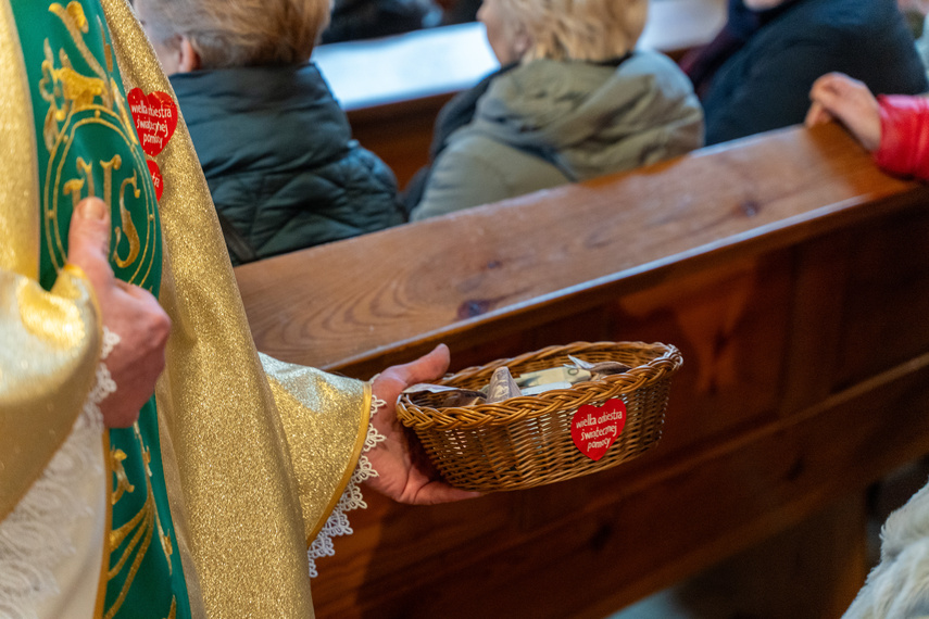 Parafianie dają, ksiądz zbiera, ale dziś na WOŚP zdjęcie nr 300932