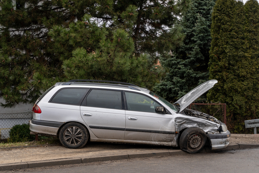 Nie zauważył pojazdu i dachował na Radomskiej zdjęcie nr 301154